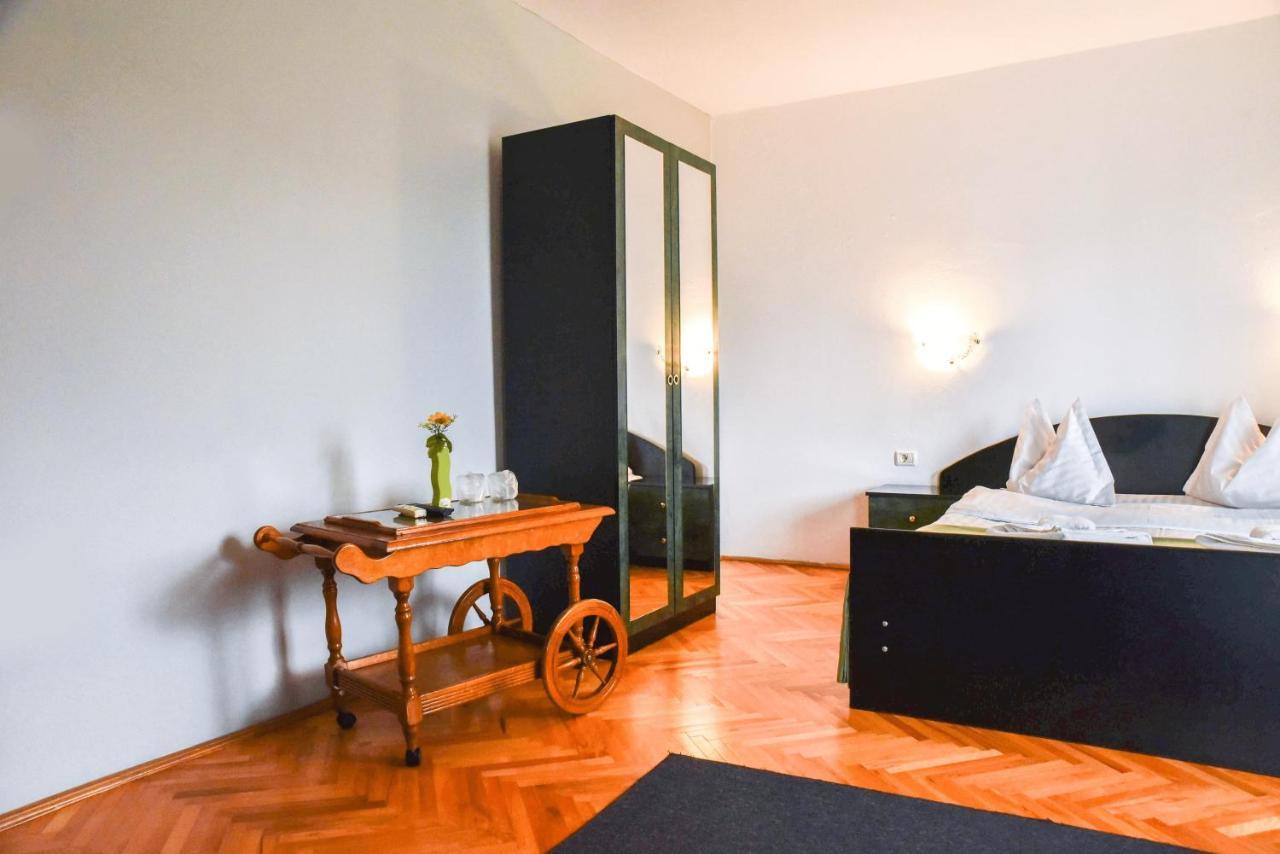 Pensiunea Vila Silva I Haţeg Exteriér fotografie